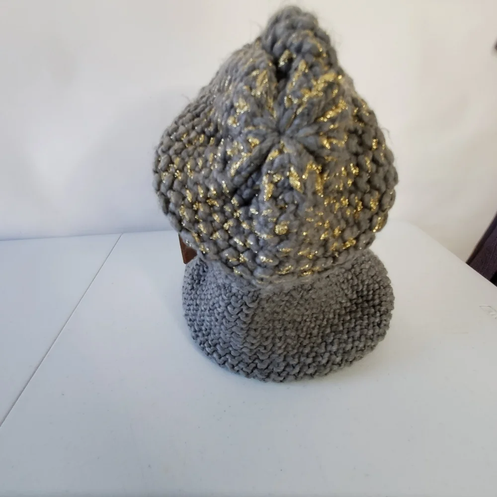 Verloop Knit Hat and Neck Scarf Set Gray and Metallic Slouchy Skull Cap Cowl